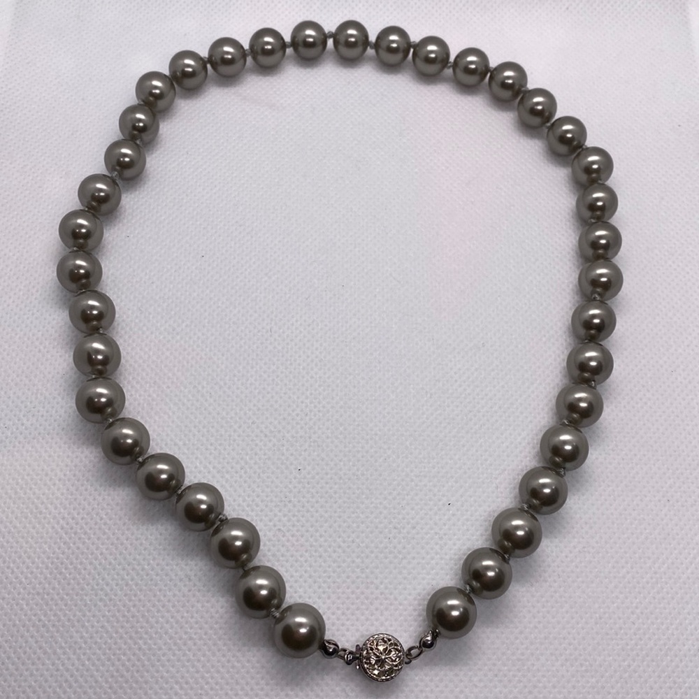 Gray colored bead necklace/choker